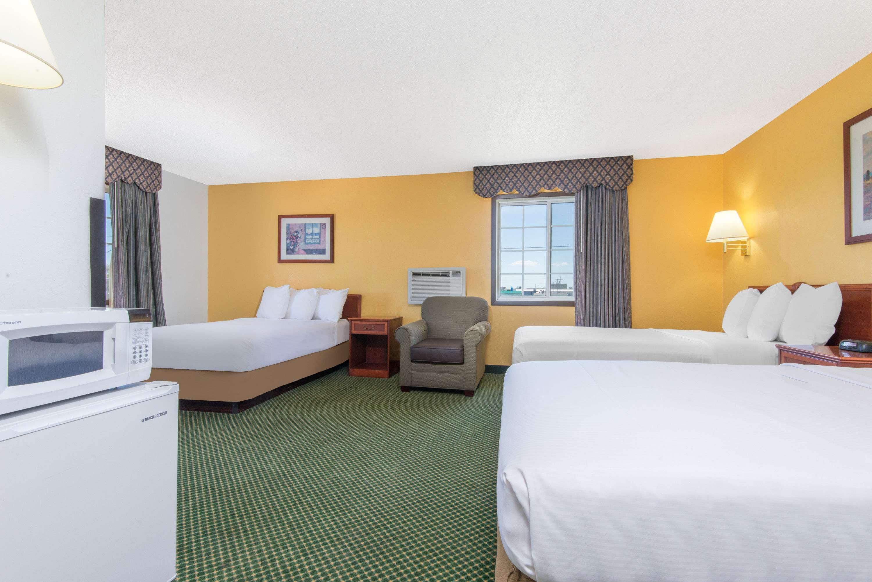 Days Inn By Wyndham Great Bend Exteriör bild