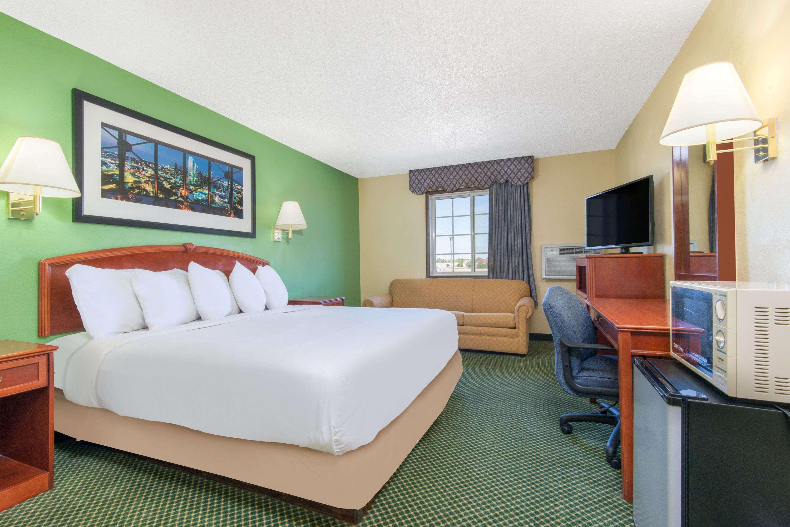Days Inn By Wyndham Great Bend Exteriör bild