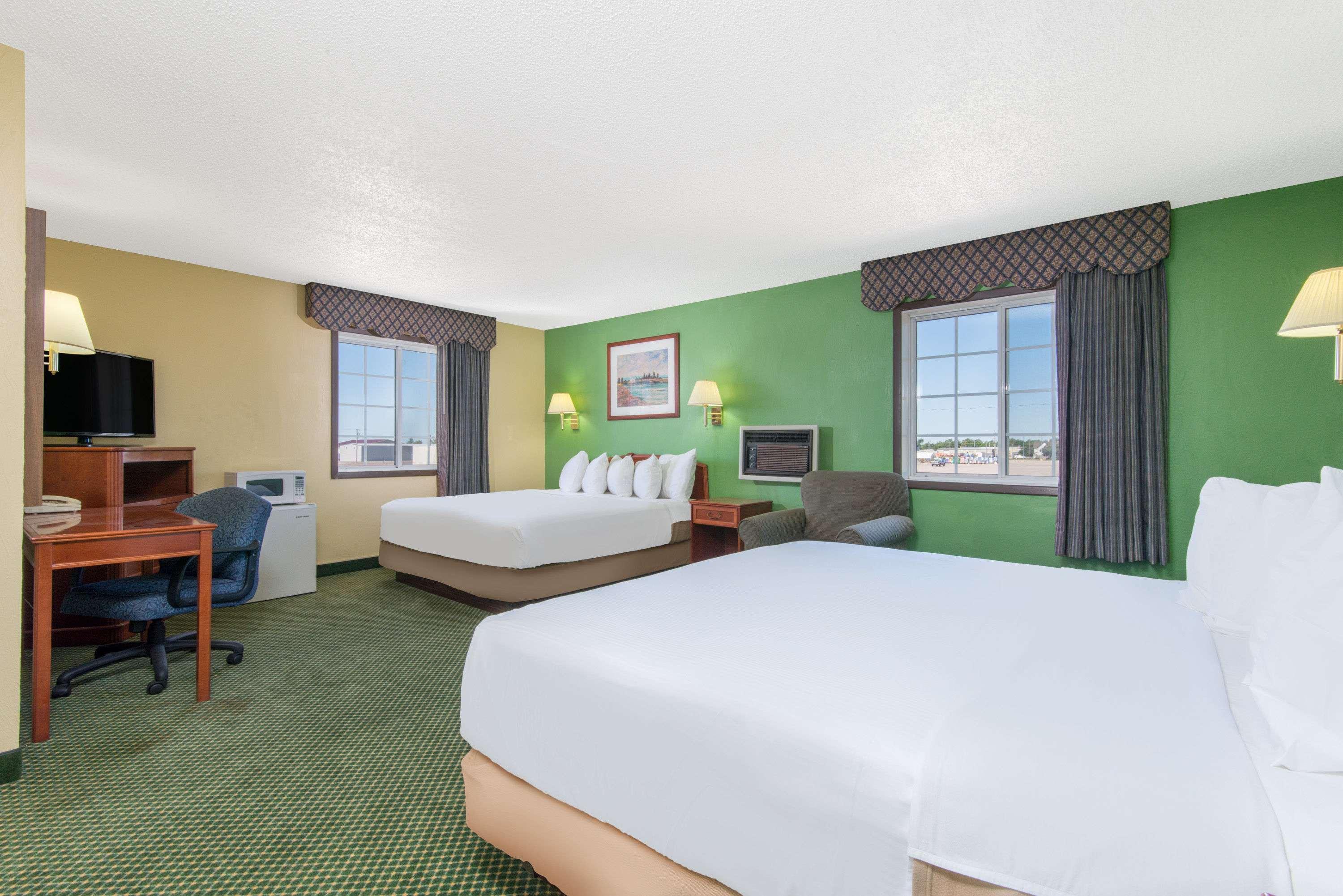 Days Inn By Wyndham Great Bend Exteriör bild
