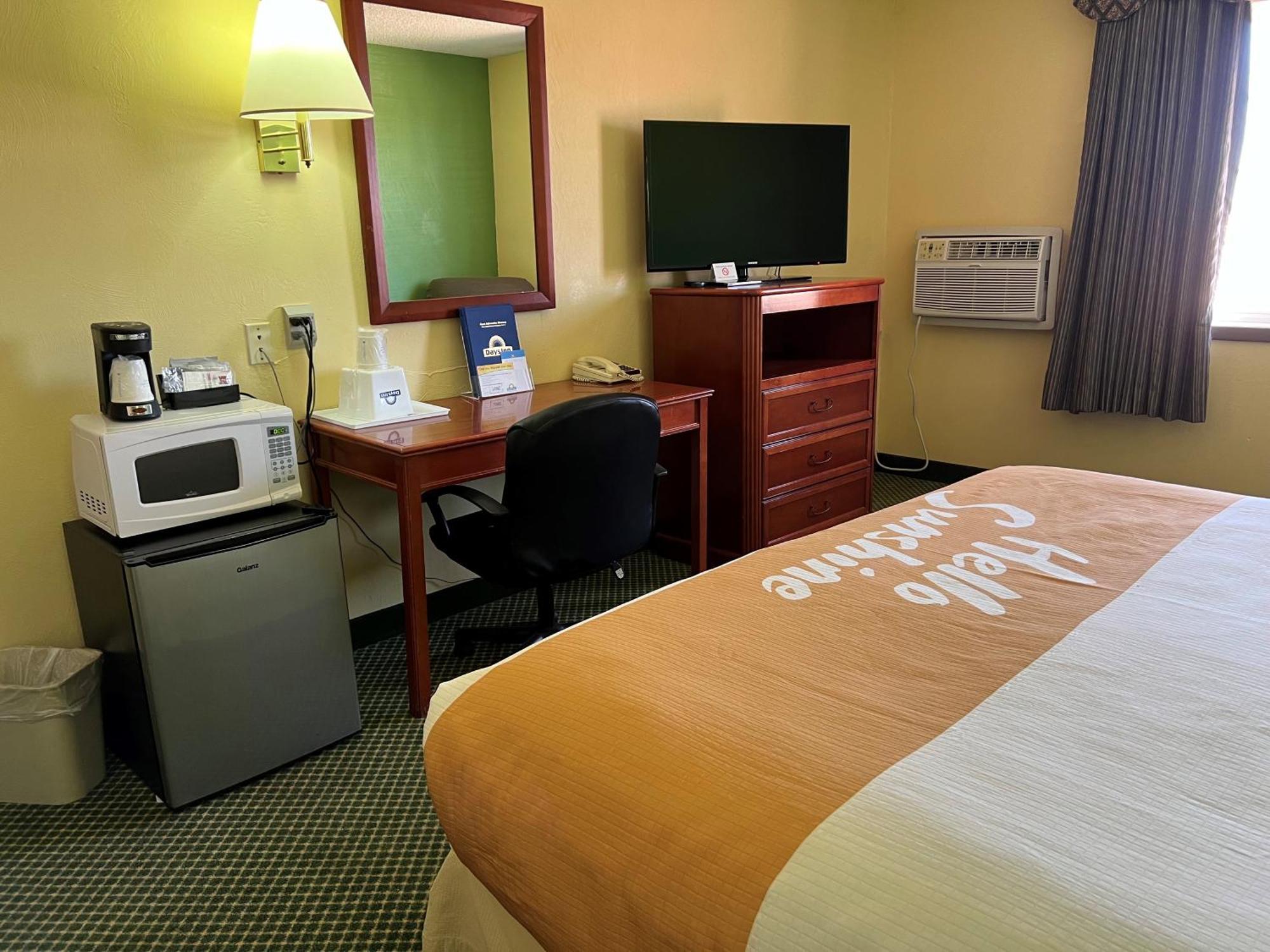 Days Inn By Wyndham Great Bend Exteriör bild