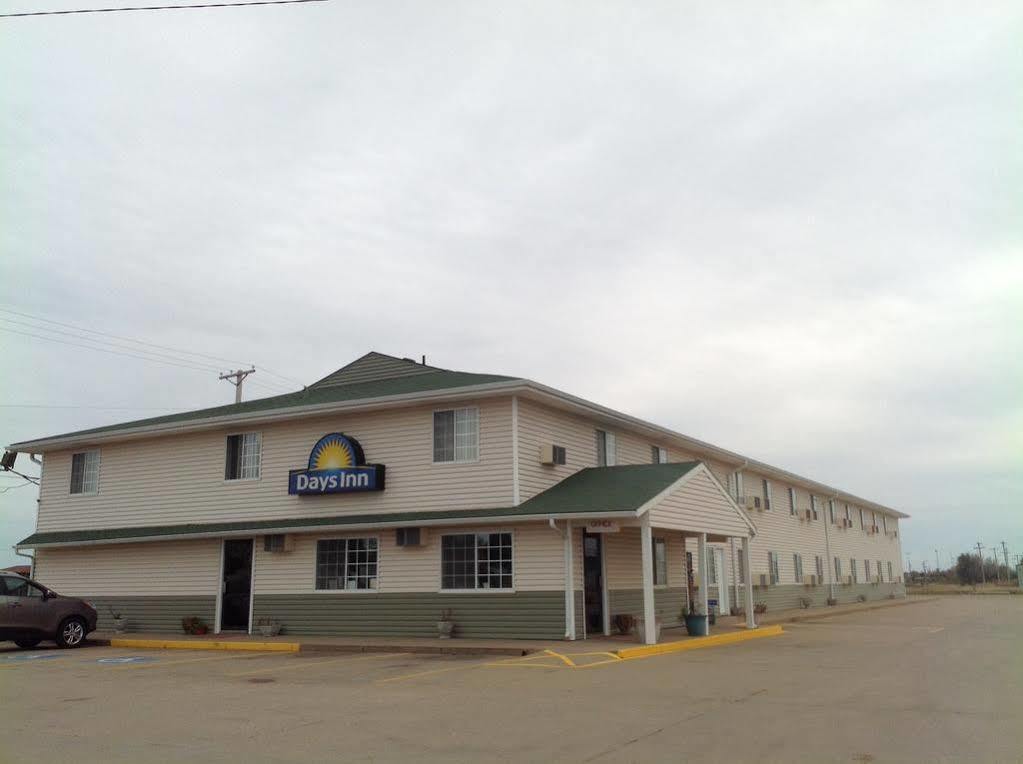 Days Inn By Wyndham Great Bend Exteriör bild